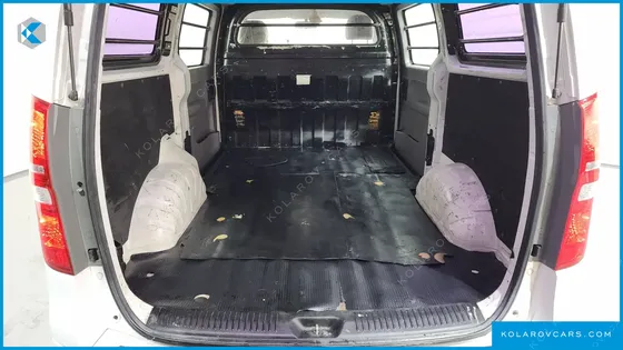 HYUNDAI STAREX 5-SEATER VAN