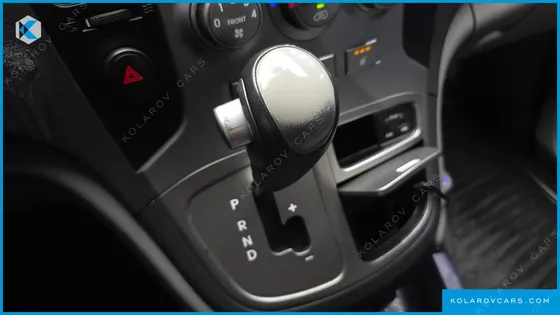 HYUNDAI STAREX 3-SEATER VAN