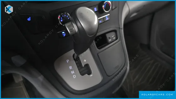 HYUNDAI STAREX 3-SEATER VAN