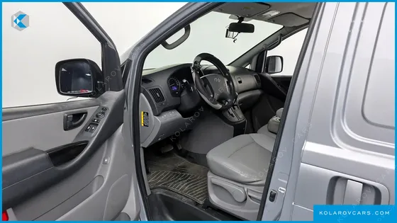 HYUNDAI STAREX 3-SEATER VAN