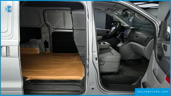 HYUNDAI STAREX 3-SEATER VAN
