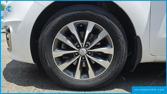 KIA CARNIVAL 9-SEATER LUXURY