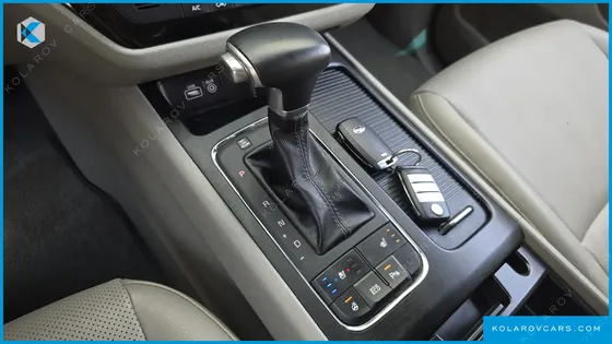 KIA CARNIVAL 9-SEATER LUXURY