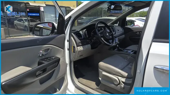 KIA CARNIVAL 9-SEATER LUXURY