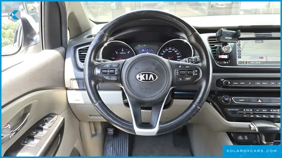 KIA CARNIVAL 9-SEATER LUXURY