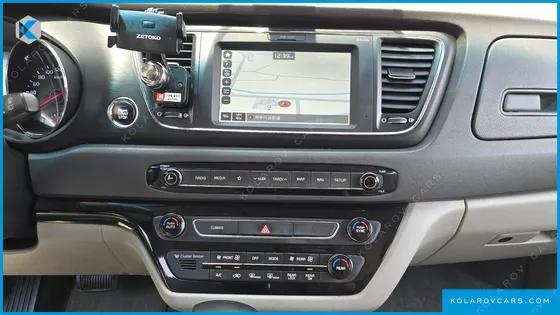 KIA CARNIVAL 9-SEATER LUXURY