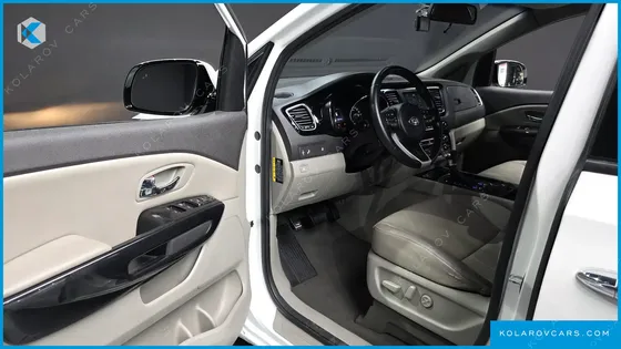 KIA CARNIVAL 9-SEATER PRESTIGE