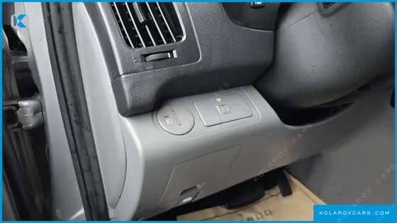 HYUNDAI STAREX 12-SEATER WAGON