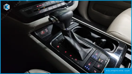 KIA CARNIVAL 9-SEATER PRESTIGE