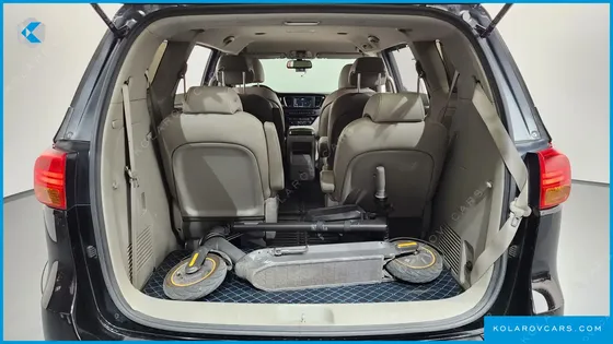 KIA CARNIVAL 9-SEATER PRESTIGE