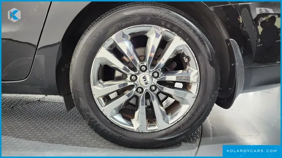 KIA CARNIVAL 9-SEATER PRESTIGE