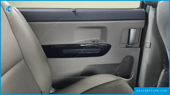KIA CARNIVAL 9-SEATER PRESTIGE