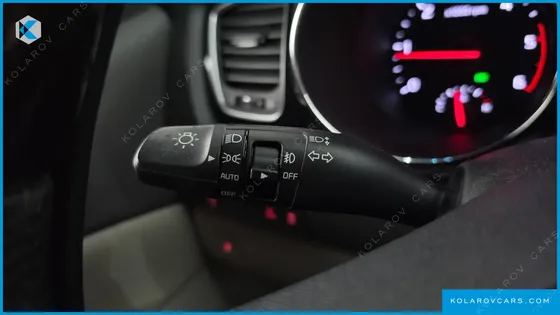 KIA CARNIVAL 9-SEATER PRESTIGE
