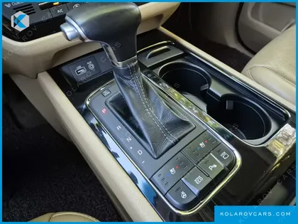 KIA CARNIVAL 7-SEATER LIMOUSINE