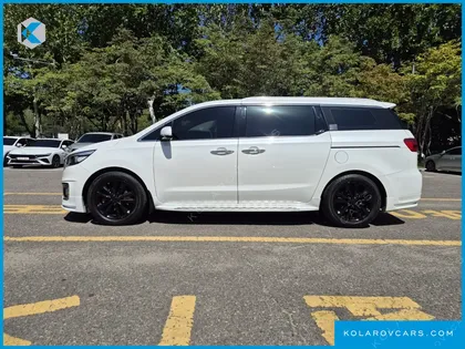 KIA CARNIVAL 7-SEATER LIMOUSINE