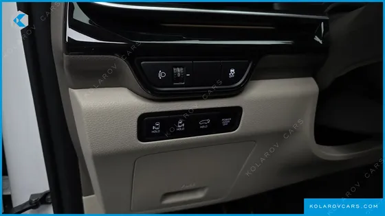 KIA CARNIVAL DIESEL 9-SEATER HI LIMOUSINE (SPECIAL VEHICLE)