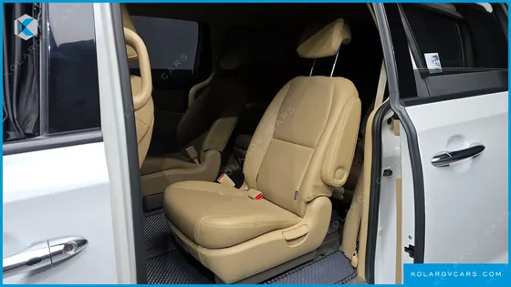 KIA CARNIVAL 11-SEATER HI-LIMOUSINE