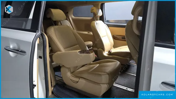 KIA CARNIVAL 11-SEATER HI-LIMOUSINE