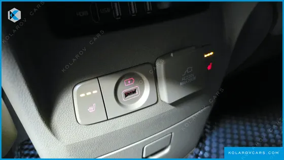 KIA CARNIVAL 11-SEATER HI-LIMOUSINE