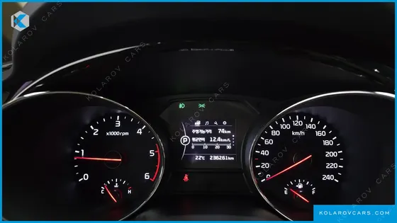 KIA CARNIVAL 9-SEATER PRESTIGE