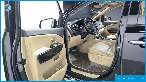 KIA CARNIVAL 9-SEATER PRESTIGE