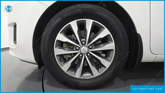 KIA CARNIVAL 11-SEATER NOBLESSE