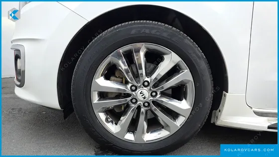 KIA CARNIVAL 9-SEATER NOBLESSE