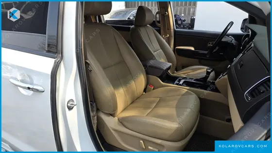 KIA CARNIVAL 9-SEATER NOBLESSE