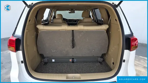 KIA CARNIVAL 9-SEATER NOBLESSE