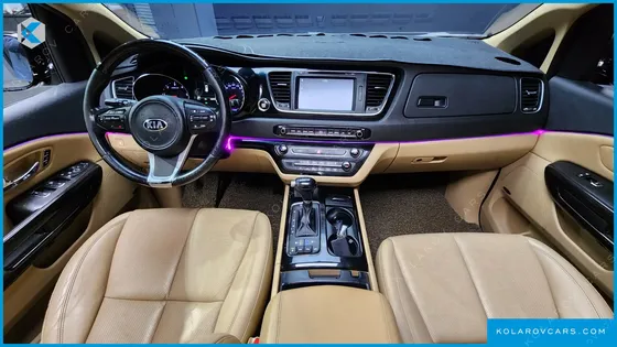 KIA CARNIVAL 7-SEATER LIMOUSINE