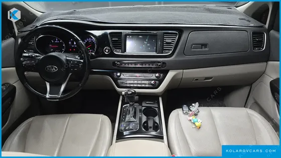 KIA CARNIVAL 7-SEATER LIMOUSINE