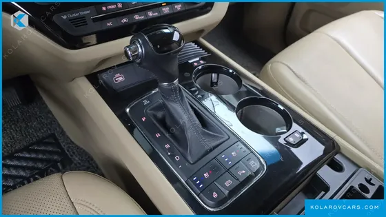 KIA CARNIVAL 7-SEATER HI-LIMOUSINE