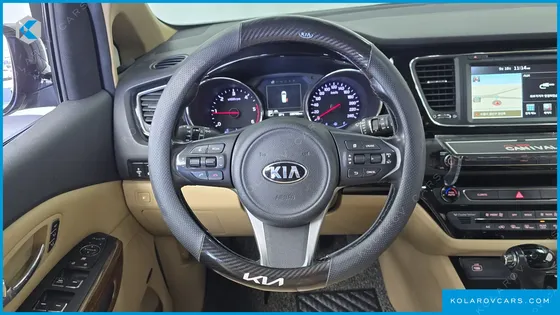 KIA CARNIVAL 7-SEATER HI-LIMOUSINE