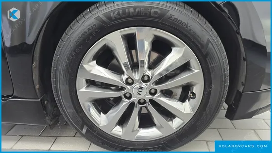 KIA CARNIVAL 7-SEATER HI-LIMOUSINE
