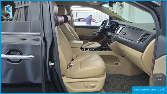 KIA CARNIVAL 7-SEATER HI-LIMOUSINE