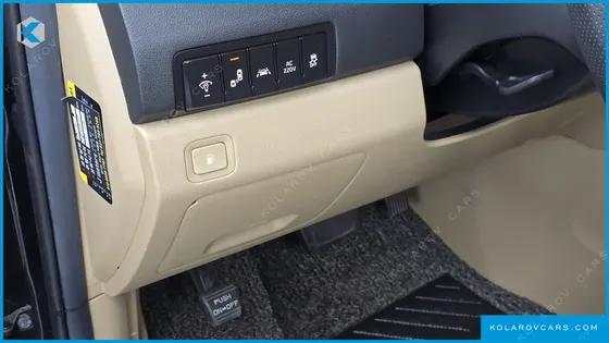KIA CARNIVAL 7-SEATER HI-LIMOUSINE
