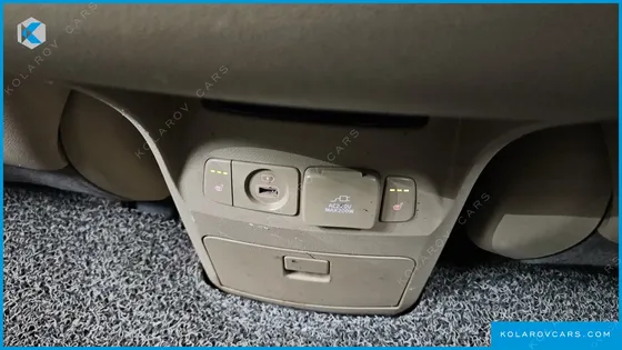KIA CARNIVAL 9-SEATER HI-LIMOUSINE