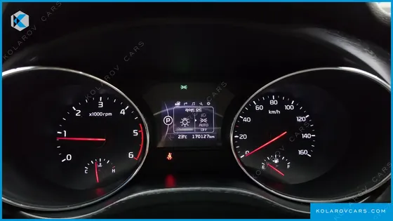 KIA CARNIVAL 11-SEATER LUXURY