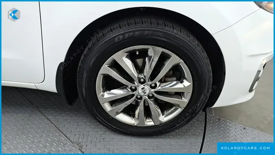 KIA CARNIVAL 9-SEATER PRESTIGE