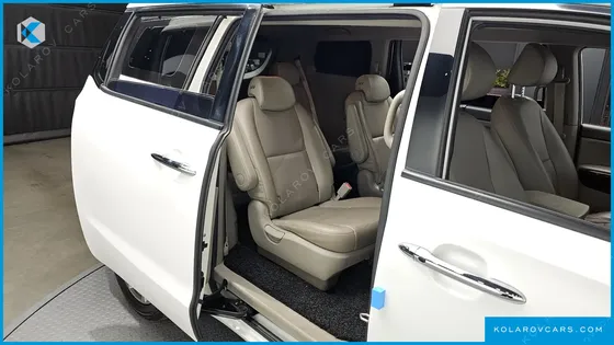 KIA CARNIVAL 9-SEATER PRESTIGE