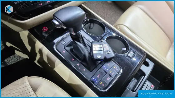 KIA CARNIVAL GASOLINE 7-SEATER HI-LIMOUSINE