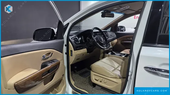 KIA CARNIVAL GASOLINE 7-SEATER HI-LIMOUSINE