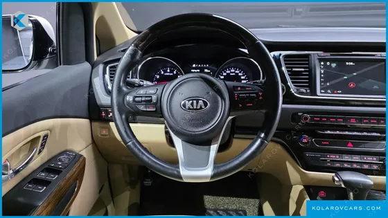 KIA CARNIVAL GASOLINE 7-SEATER HI-LIMOUSINE