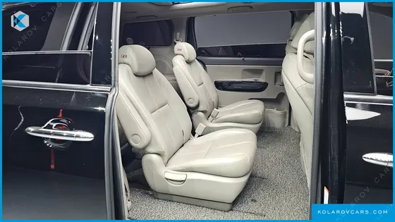 KIA CARNIVAL 9-SEATER NOBLESSE