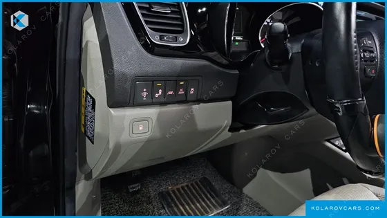 KIA CARNIVAL 9-SEATER NOBLESSE