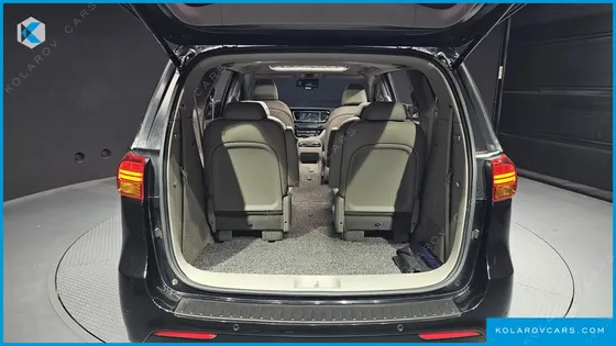 KIA CARNIVAL 9-SEATER NOBLESSE