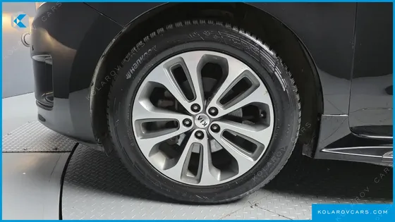 KIA CARNIVAL 11-SEATER LUXURY
