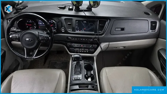 KIA CARNIVAL 11-SEATER LUXURY