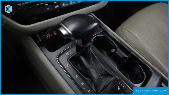KIA CARNIVAL 11-SEATER LUXURY