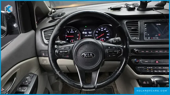 KIA CARNIVAL 11-SEATER LUXURY